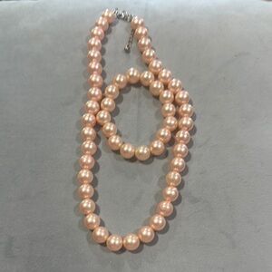 Pink Pearl Necklace with Lustrous Sheen
